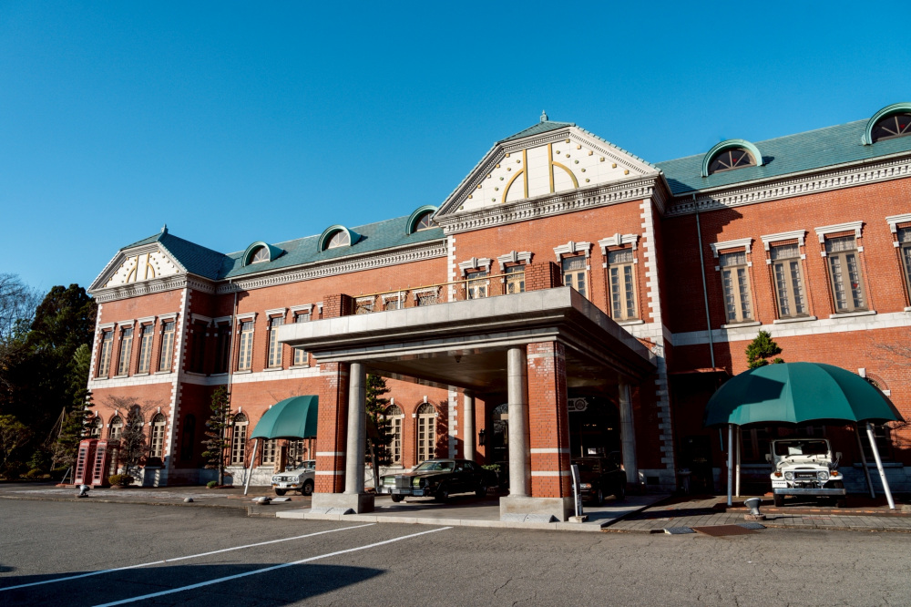 日本自動車博物館|日本最大級のクラシックカー展示数を誇る見どころ・撮影スポット・アクセスを紹介