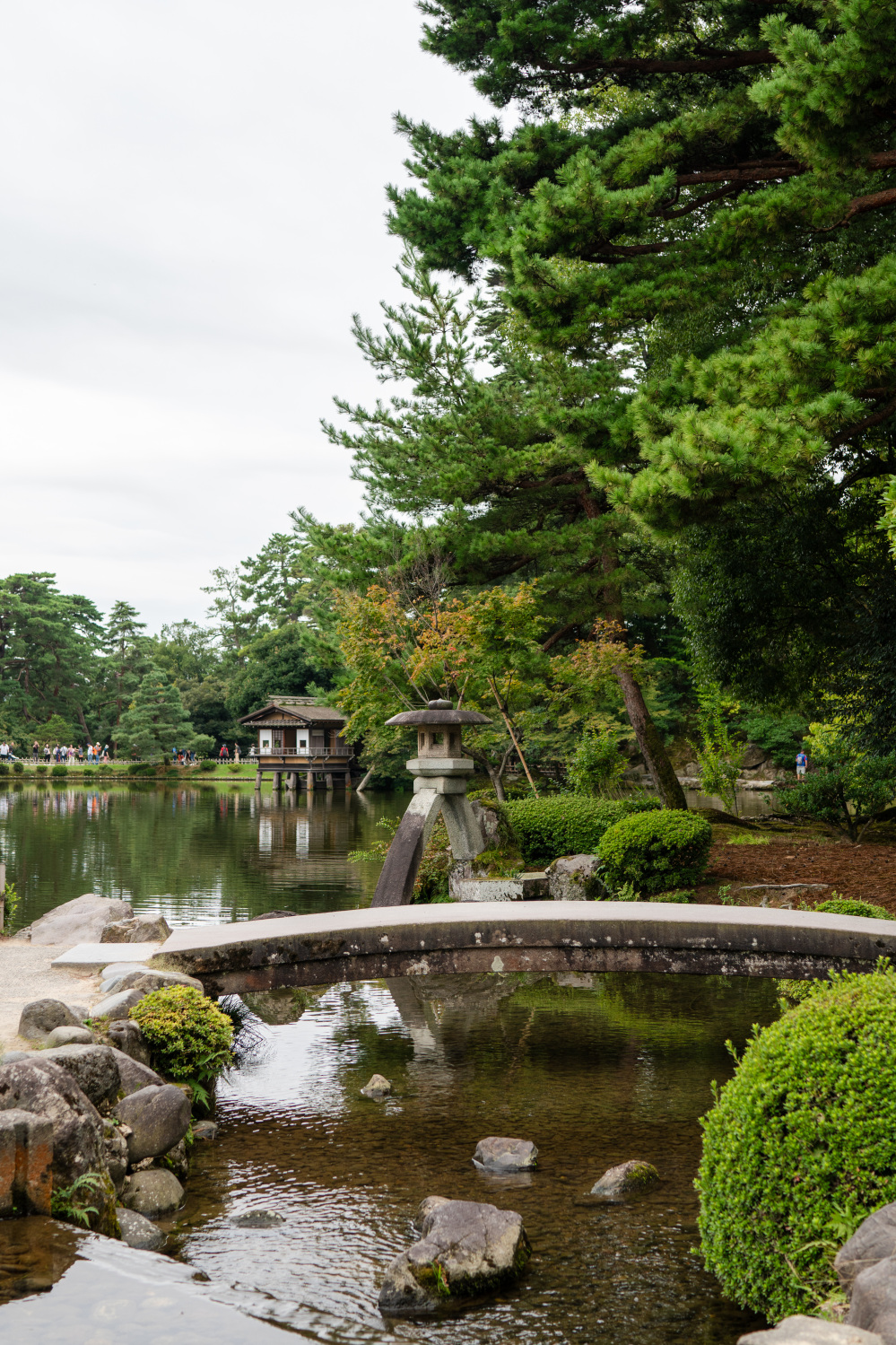 兼六園　徽軫灯籠　