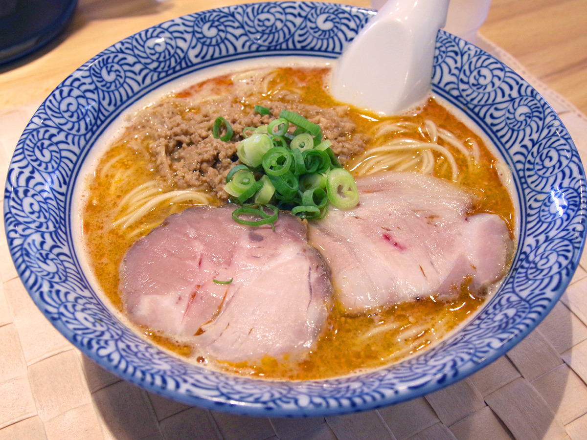 ゴマとラー油が香しい「担々麺」