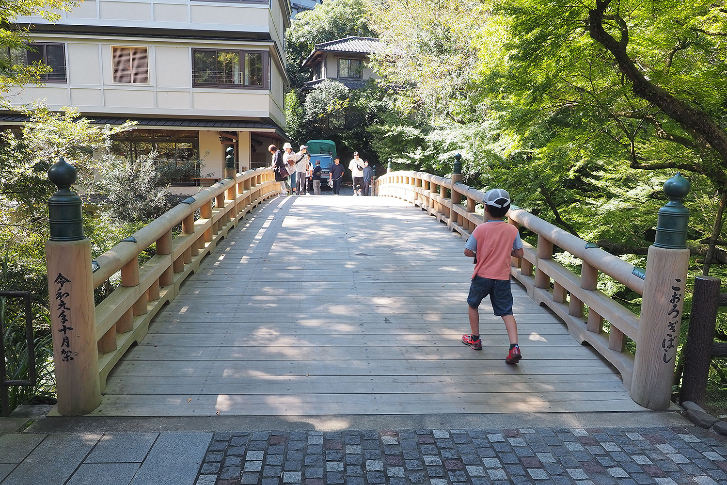 総ひのきの造りのこおろぎ橋