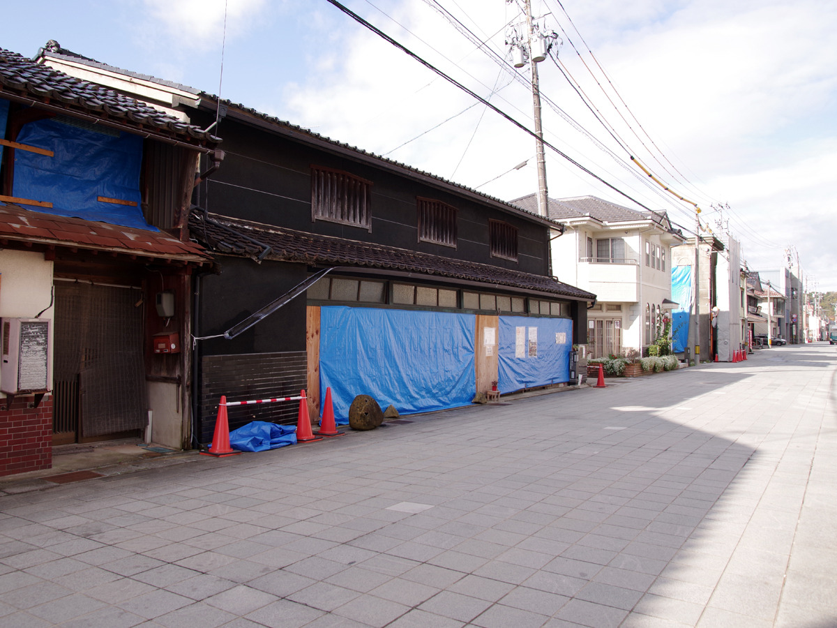 震災の爪痕がまだ残る