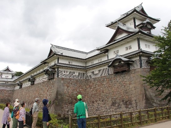 加賀百万石ウォーク】金沢城・兼六園を訪ねて（日本語・英語）｜イベント｜【公式】石川県の観光/旅行サイト「ほっと石川旅ねっと」